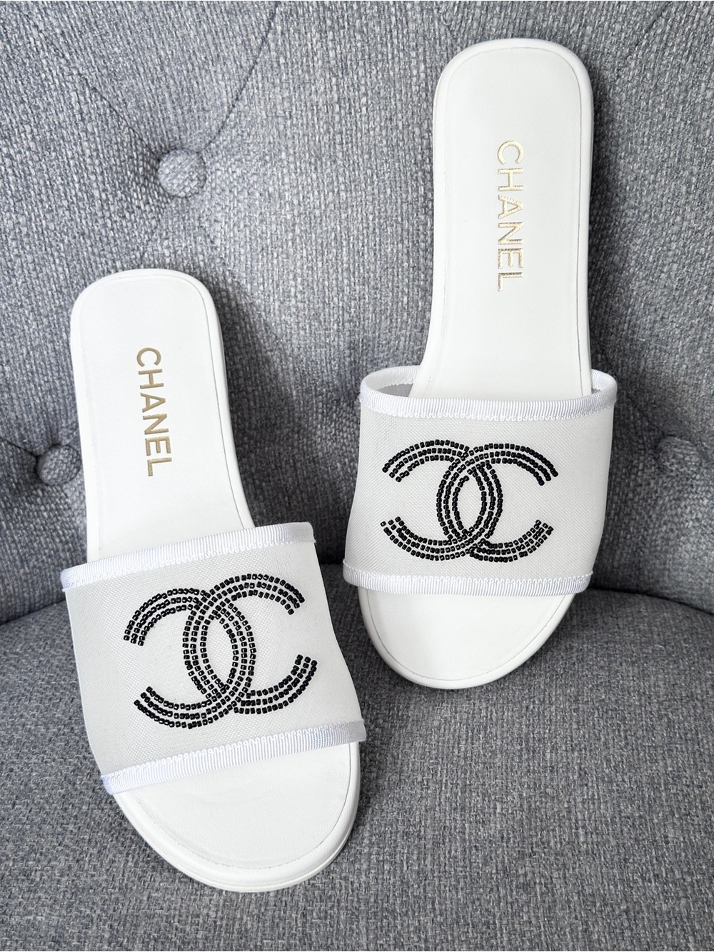 NEW BLAZY CHANEL WHITE MESH BLACK BEADS CC Logo FLIP FLOP Slides Sandals 38.5